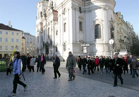 Turisté na Staromstském námstí